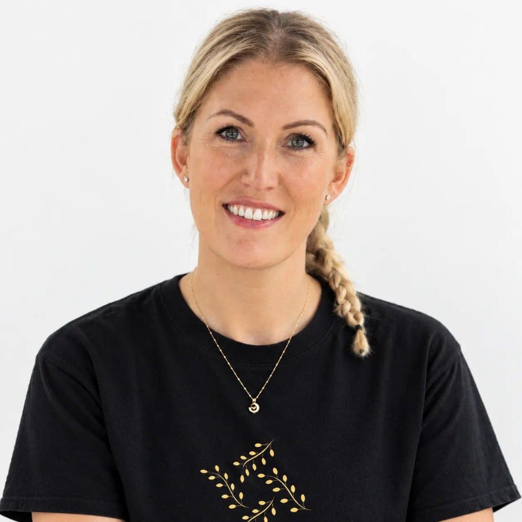 Becky smiling in her Becky's Braids T-shirt